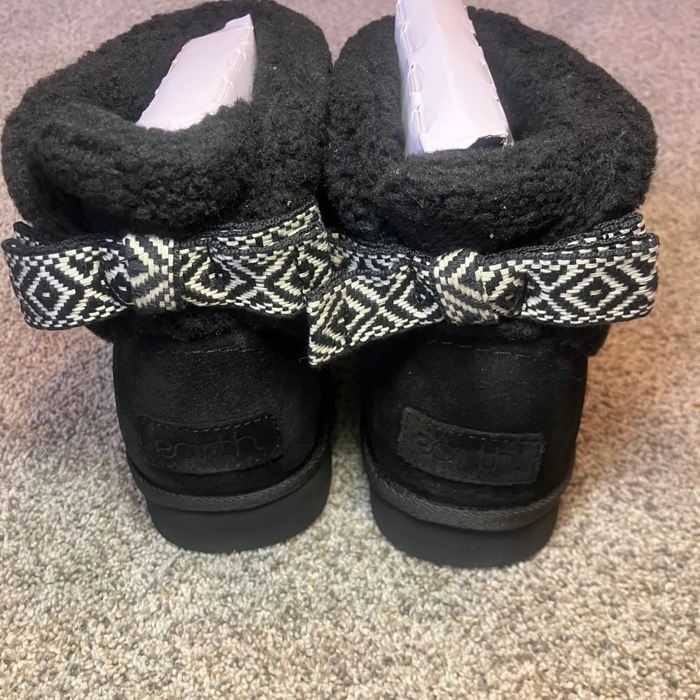 Earth Wing Womens Black Suede Faux Shearling Ankle Boots with Heelโ Bow Size 7M